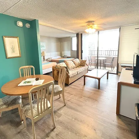 Royal Kuhio 1704 - Spacious Studio With Stunning Mountain Views In The Heart Of Waikiki!